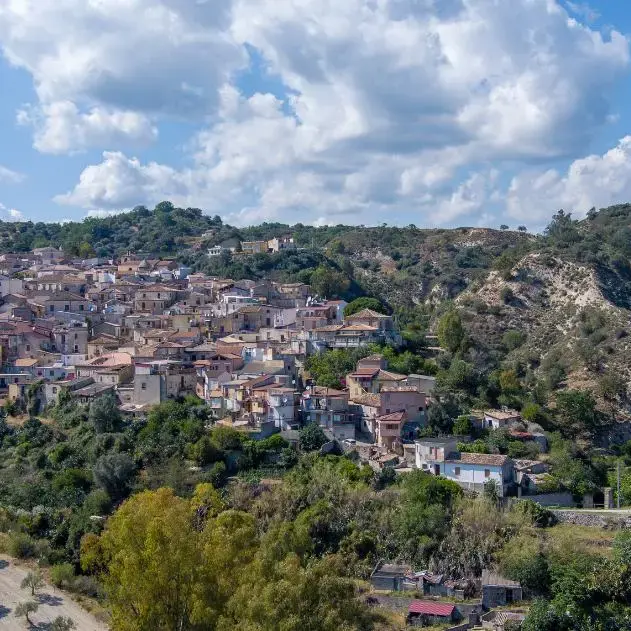 Riace, crisi politica per Lucano: bilancio comunale nel mirino\n