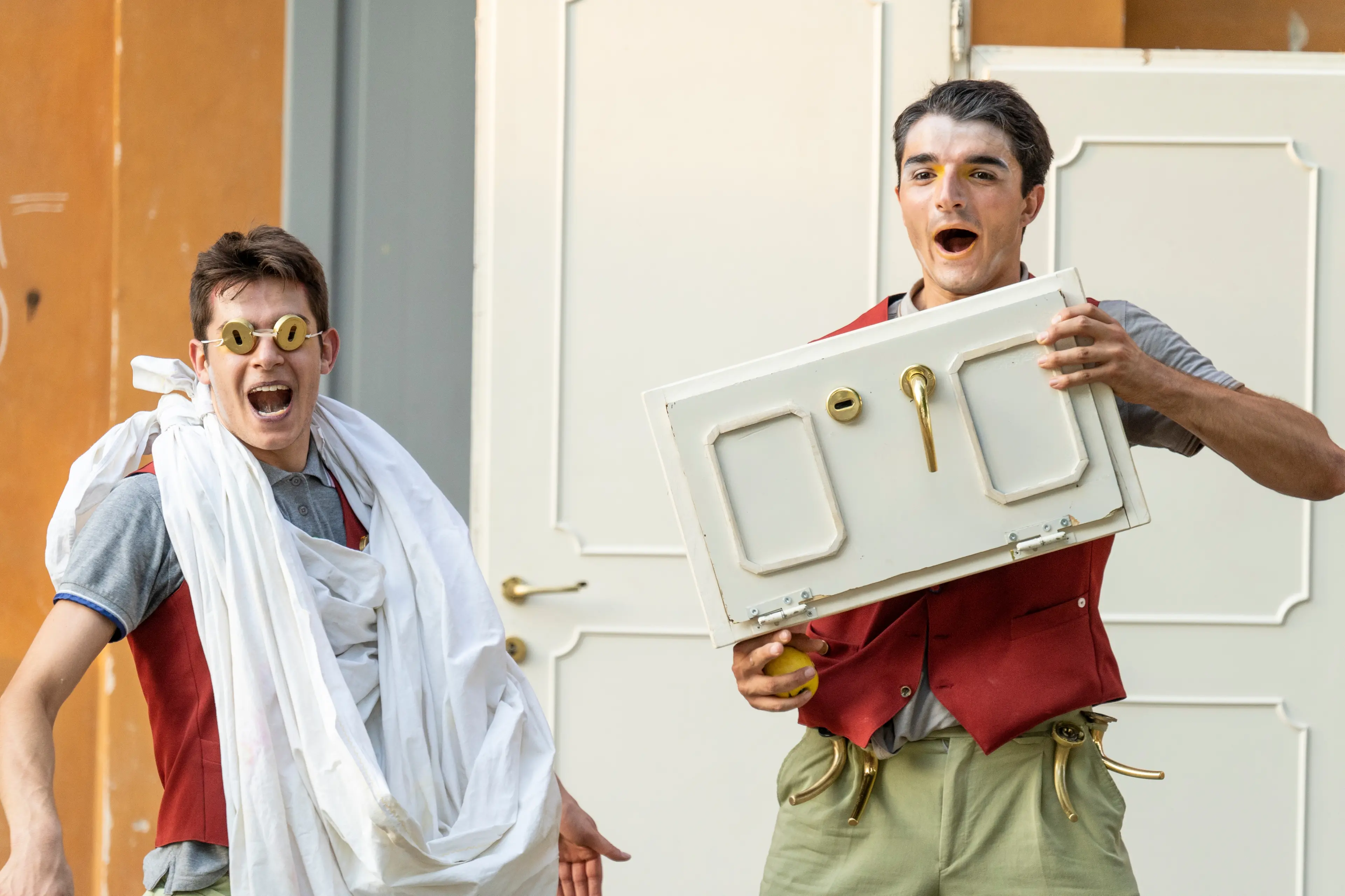 Filadelfia, Cico Fest chiude con “DOORS”: clown, oggetti e immaginazione per l’ultima serata\n