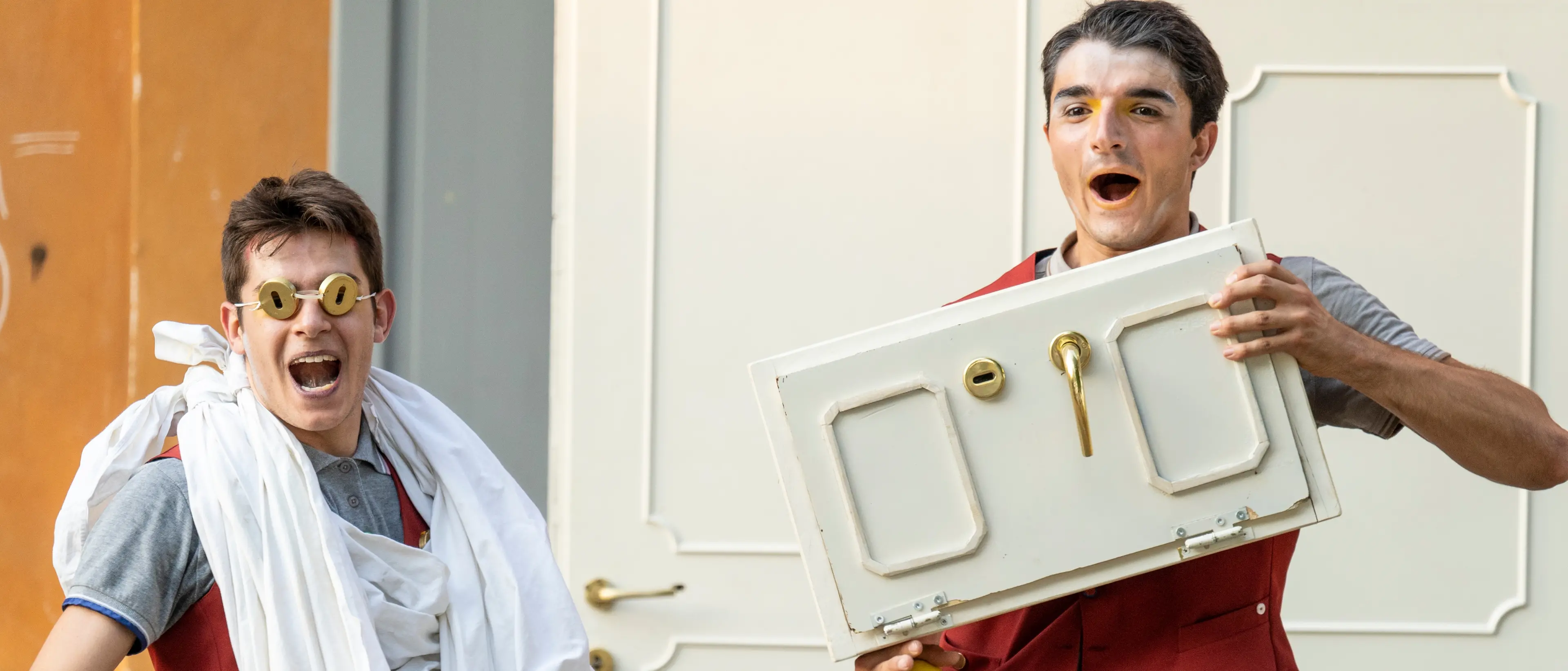 Filadelfia, Cico Fest chiude con “DOORS”: clown, oggetti e immaginazione per l’ultima serata\n