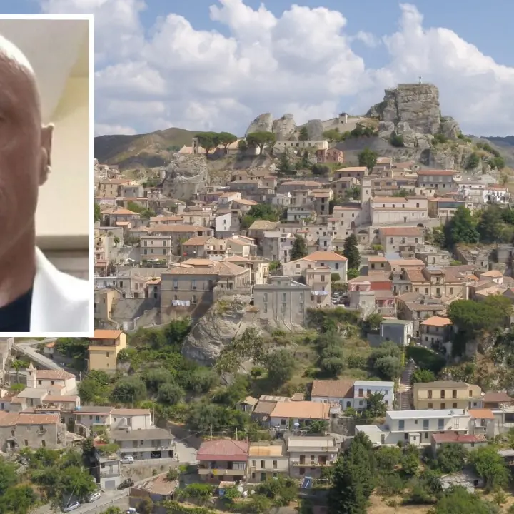 <p>Bova, il borgo grecanico che non si arrende: «Siamo il futuro della Calabria, ma servono <span style=\"color:hsl(0, 75%, 60%);\">servizi e opportunità</span> per i giovani»</p>