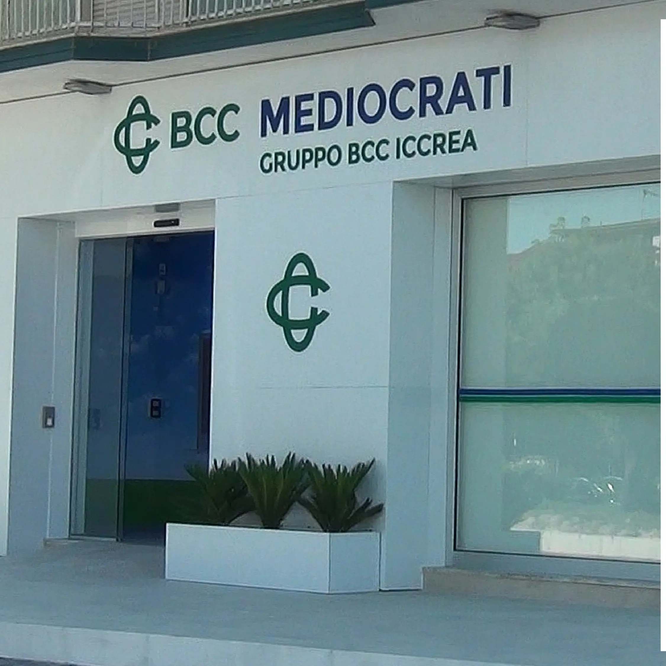 Villapiana, la Bcc\u00A0Mediocrati\u00A0cambia casa: la filiale lascia la storica sede dello Scalo e apre al Lido\n