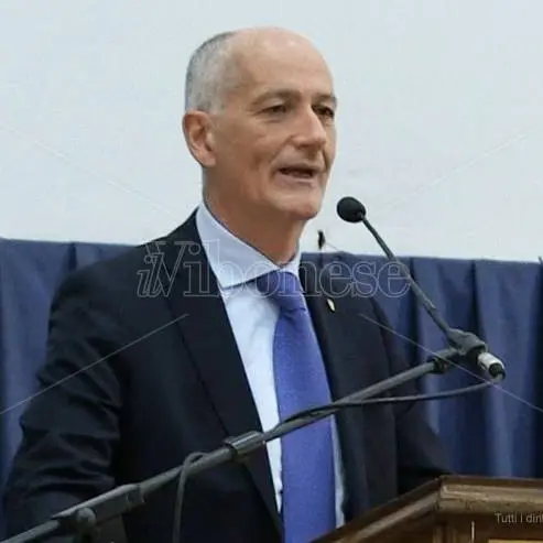 Nicotera, il prefetto Franco Gabrielli presenta il libro “Contro la paura”: il manifesto per una sicurezza democratica\n