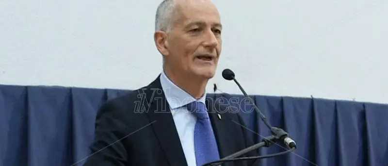 Nicotera, il prefetto Franco Gabrielli presenta il libro “Contro la paura”: il manifesto per una sicurezza democratica\n