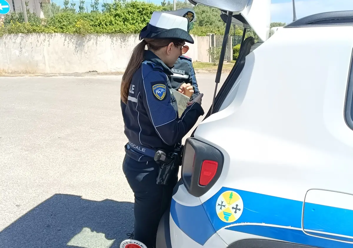 Occupazioni di suolo pubblico, a Palmi\u00A0sanzionati 15 esercizi e accertata l’evasione di tributi per oltre 50mila\u00A0euro\u00A0\n