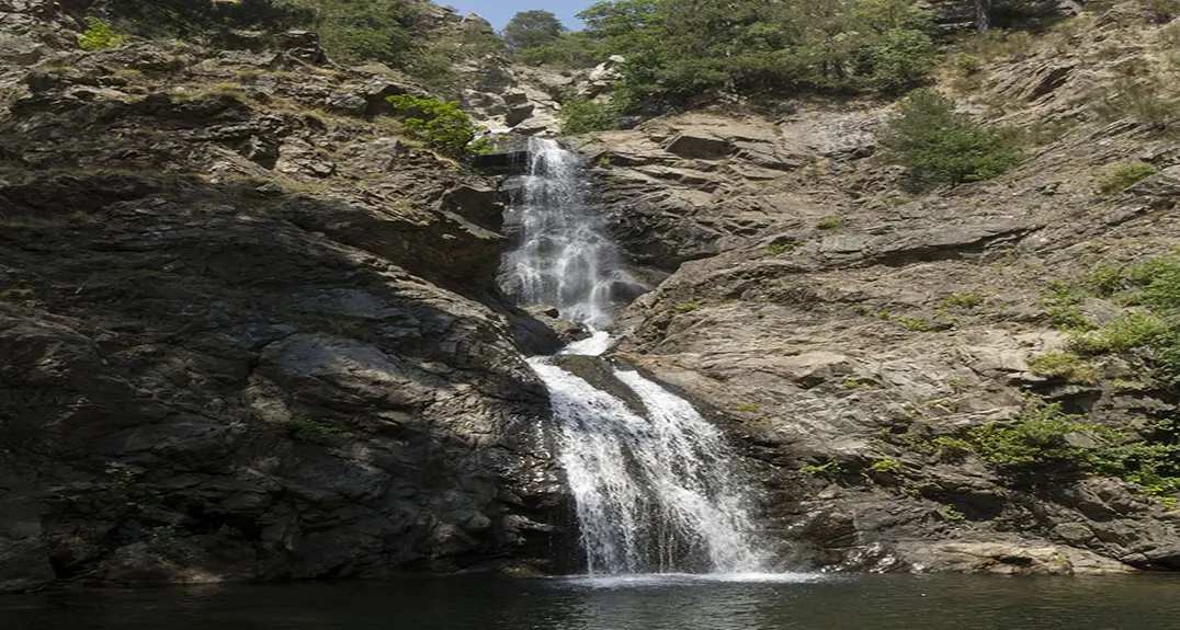 Cascate del Maesano: il cuore selvaggio dell’Aspromonte tra acqua, boschi e leggende\n