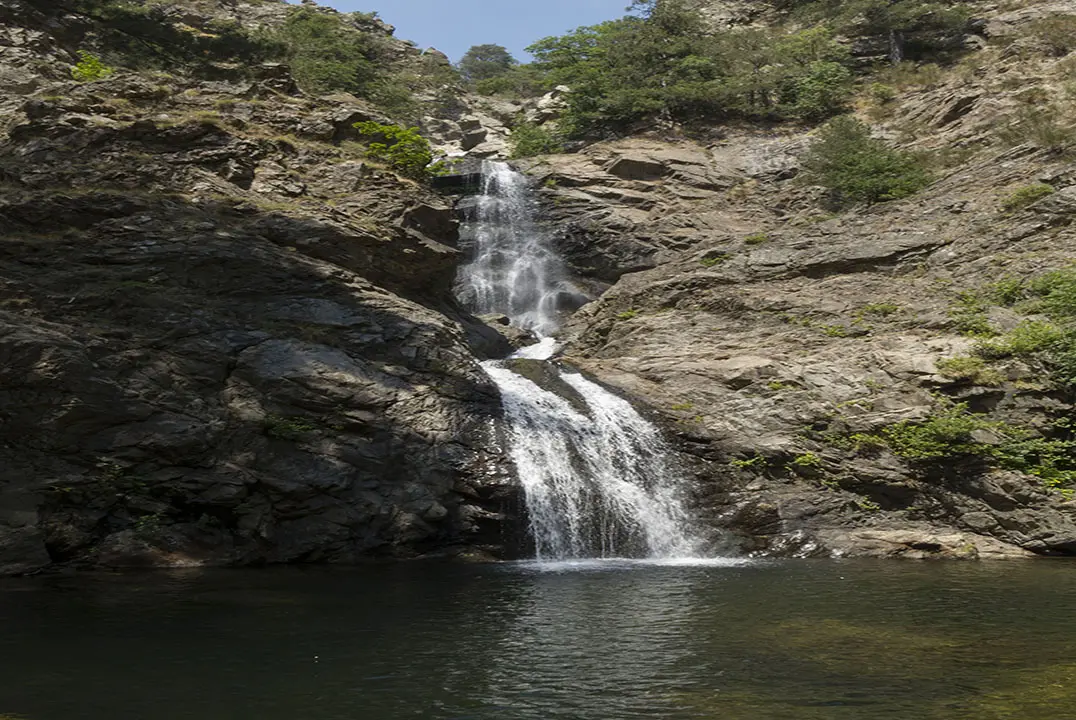 Cascate del Maesano: il cuore selvaggio dell’Aspromonte tra acqua, boschi e leggende\n