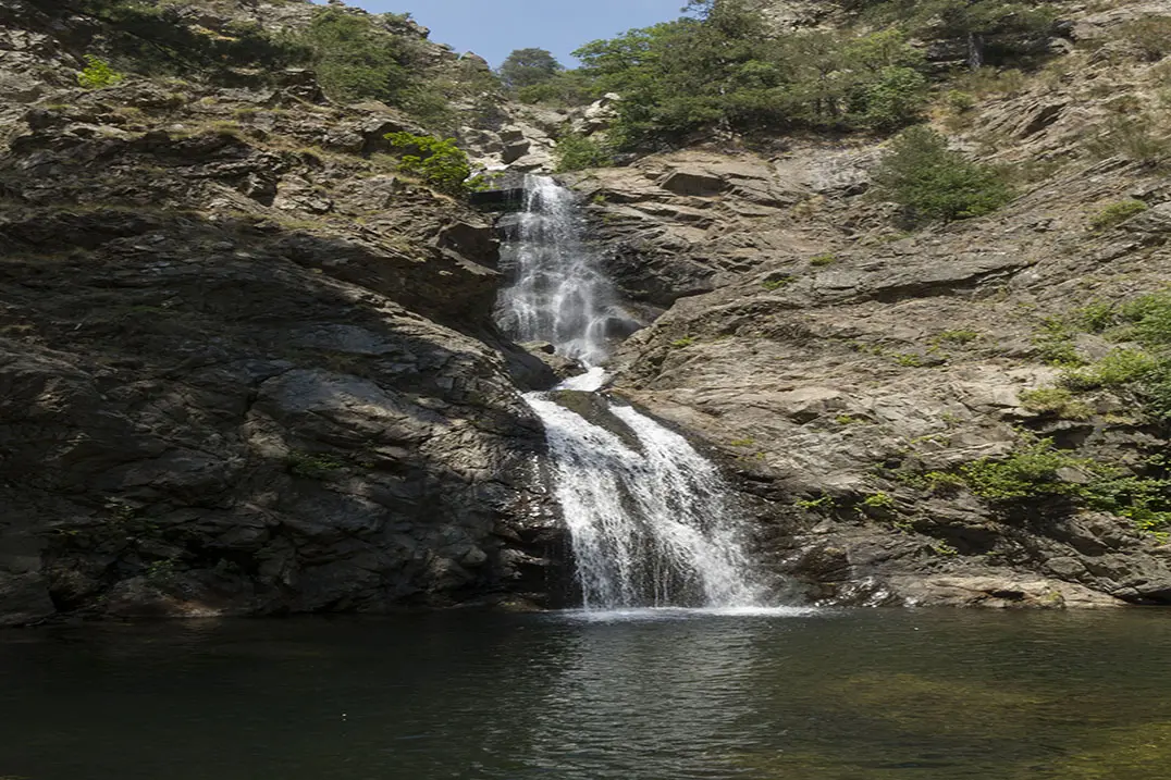 Cascate del Maesano: il cuore selvaggio dell’Aspromonte tra acqua, boschi e leggende\n