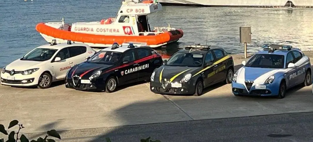 Controlli sulla Costa degli Dei, scoperti due lavoratori in nero e sequestrati 30 chili di alimenti: multe anche in mare\n