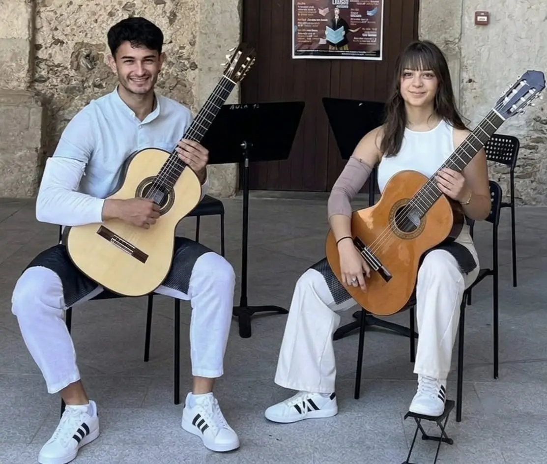 Non solo grandi interpreti ma anche giovani talenti del luogo: a Guitaromanie\u00A0protagonisti Aurora Cutellè e Tommaso Grillo\n