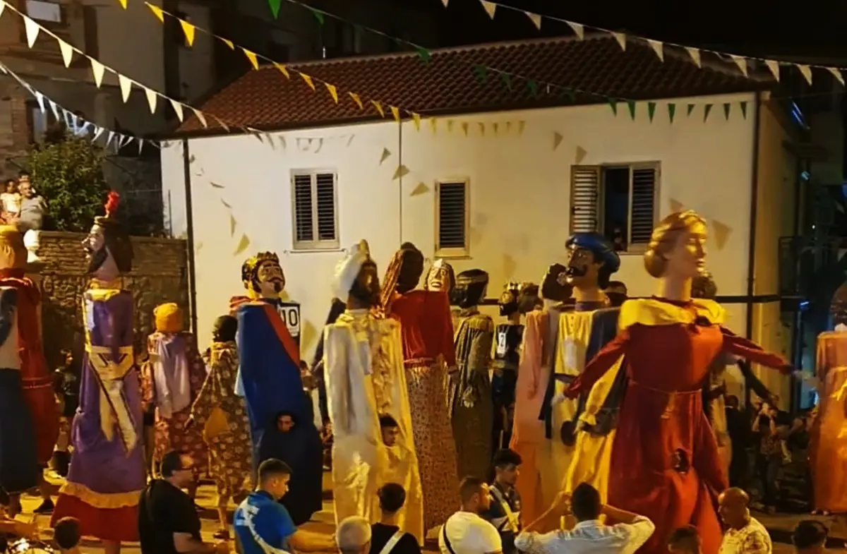 A Comerconi torna il raduno dei Giganti: il 7 agosto Mata e Grifone invadono le vie del paese per la quinta edizione\u00A0\n