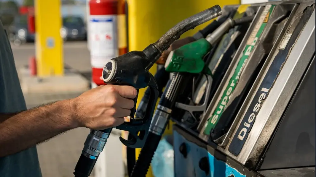 <p><span style=\"color:hsl(0, 75%, 60%);\">Conto salato </span>per chi viaggia verso la Calabria: «Oltre 300 euro di carburante per raggiungere Catanzaro»</p>