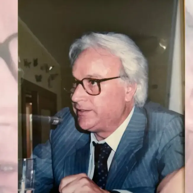 Attilio Perri, il ritratto di un maestro: filosofo, poeta e educatore che ha fatto della cultura un servizio pubblico a Cosenza\n