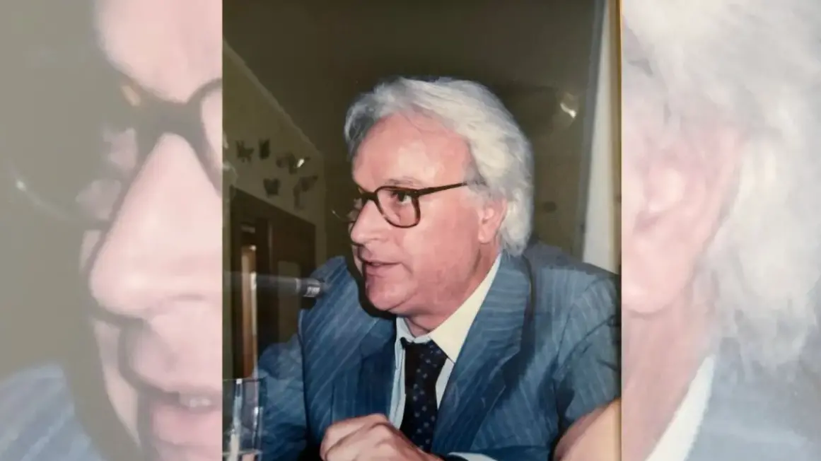 Attilio Perri, il ritratto di un maestro: filosofo, poeta e educatore che ha fatto della cultura un servizio pubblico a Cosenza\n