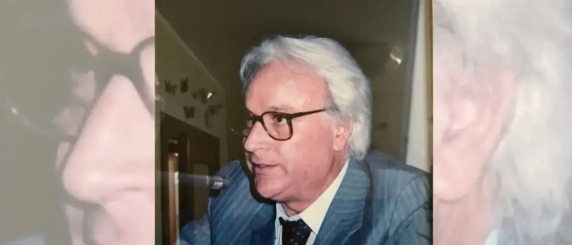Attilio Perri, il ritratto di un maestro: filosofo, poeta e educatore che ha fatto della cultura un servizio pubblico a Cosenza\n