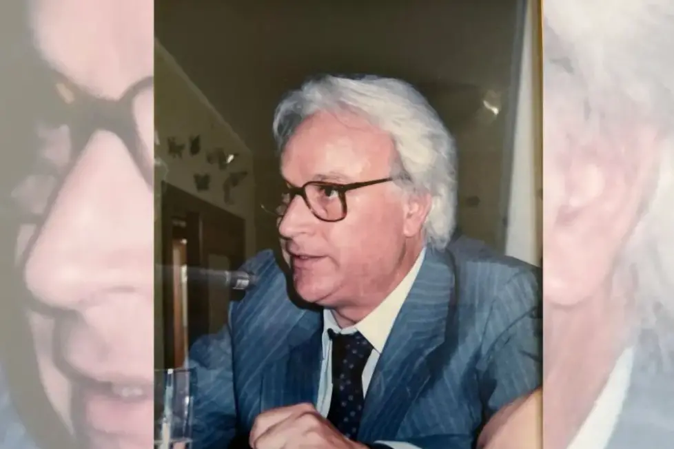 Attilio Perri, il ritratto di un maestro: filosofo, poeta e educatore che ha fatto della cultura un servizio pubblico a Cosenza\n