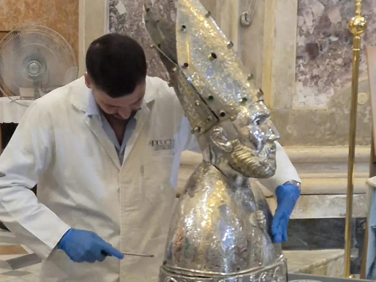 Iniziata l’opera di restauro del busto di San Vitaliano patrono