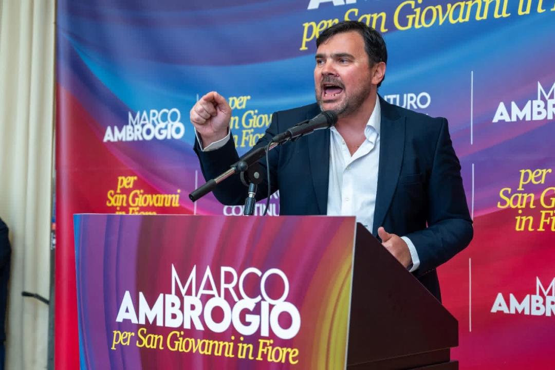 Scontro tra sindaco e presidente del Consiglio a San Giovanni in Fiore, con tensioni simili a quelle del passato