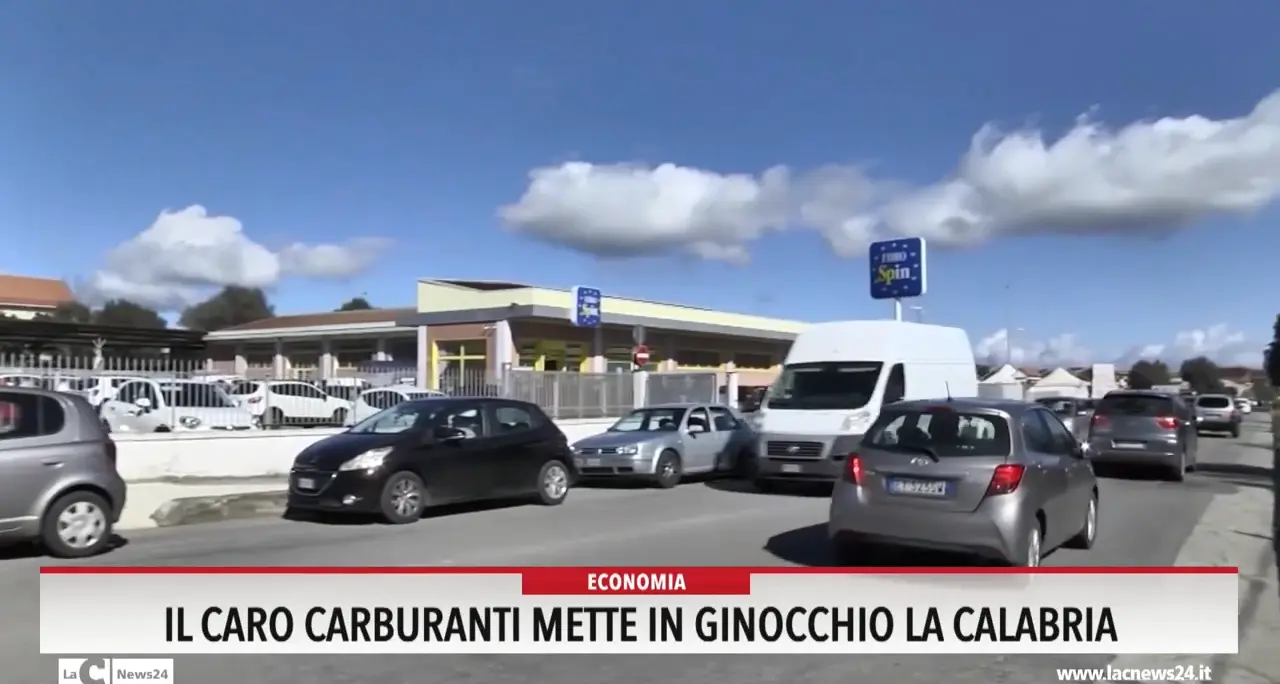 Il caro carburanti mette in ginocchio la Calabria