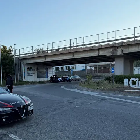 <p>Cirò Marina, non si ferma all’alt e tenta di speronare i carabinieri dopo un inseguimento sulla 106: arrestato</p>