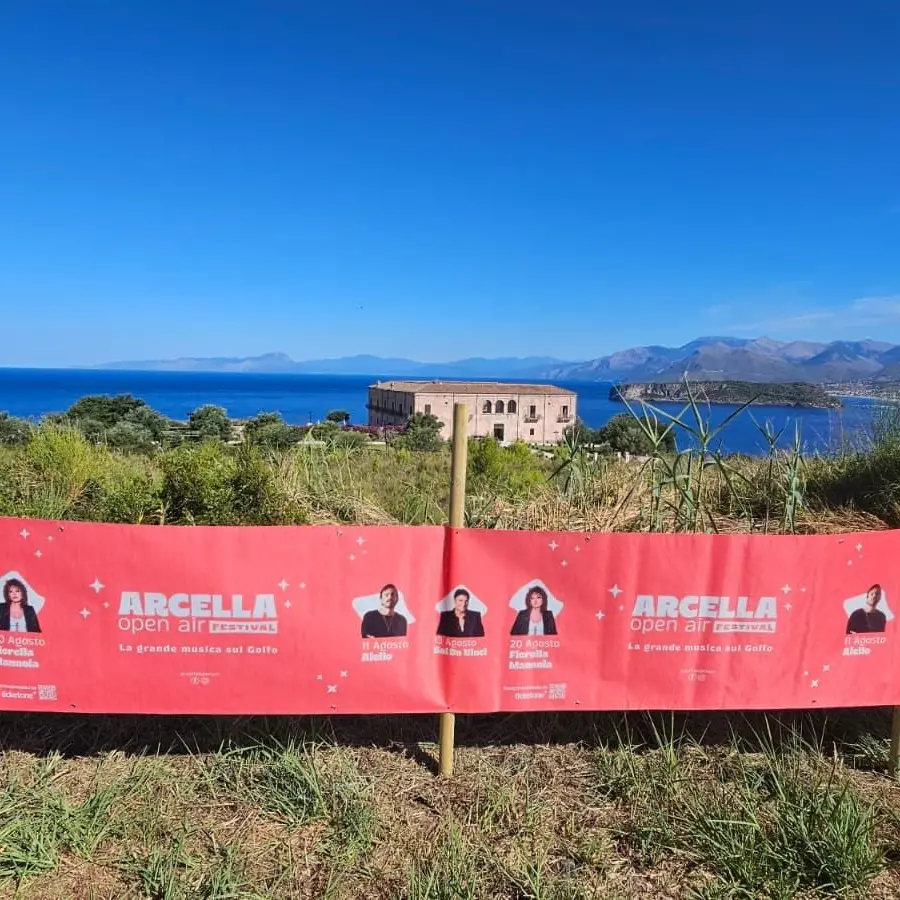 Arcella Open Air, iniziati i lavori di allestimento: la grande musica incontra uno dei panorami più suggestivi del Sud Italia\n