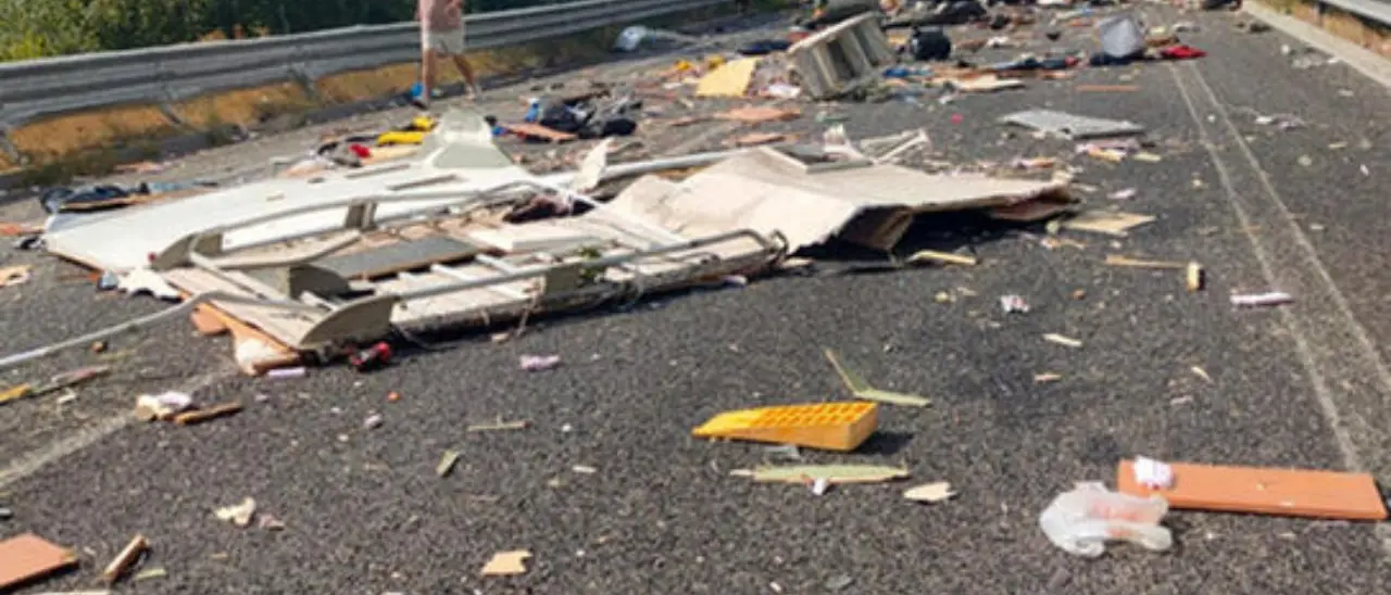 Strage sulla Terni-Rieti, cinque morti e 27 feriti nello scontro tra autobus e camper\n