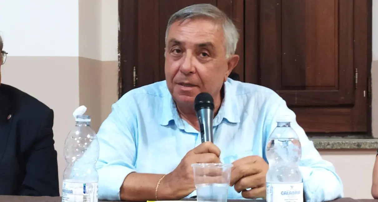 Limbadi, al via la rassegna “E…state con i libri”:\u00A0si parte con\u00A0Santo Gioffrè e il suo nuovo romanzo “Il tempo del male”\n