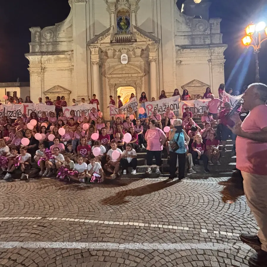 Marcia Rosa a Oppido Mamertina, un’intera comunità in cammino per la Prevenzione e la Solidarietà\n