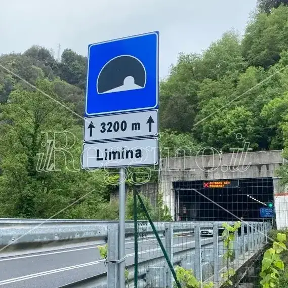 Paura nella notte sulla Jonio-Tirreno: auto si ribalta nella galleria Limina. Tre feriti gravi