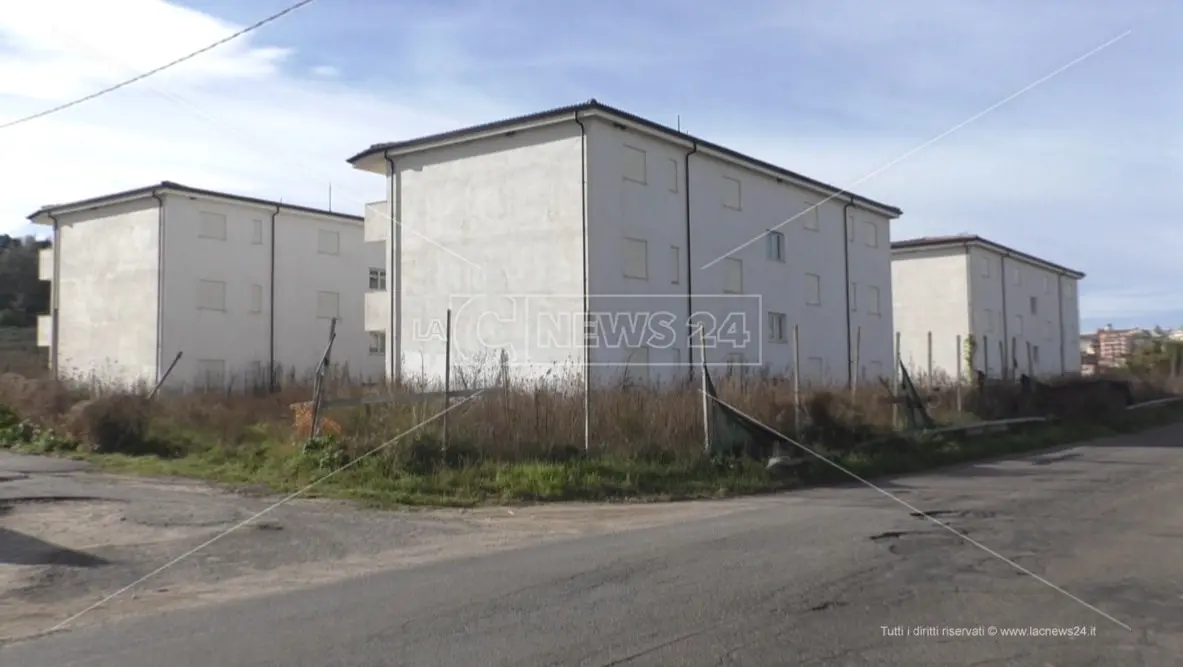 Smantellamento tendopoli San Ferdinando e migranti negli alloggi a Rosarno,\u00A0il sindaco\u00A0Cutrì: «Una nuova stagione per il territorio»\u00A0\n
