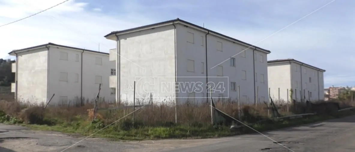 Smantellamento tendopoli San Ferdinando e migranti negli alloggi a Rosarno,\u00A0il sindaco\u00A0Cutrì: «Una nuova stagione per il territorio»\u00A0\n