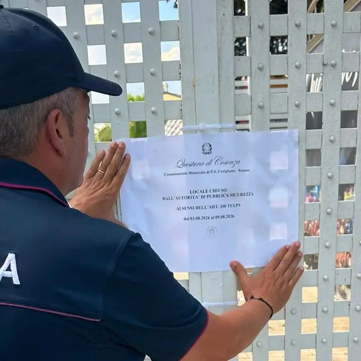 Corigliano Rossano, rissa tra giovani nel parcheggio di una discoteca: sospesa la licenza del locale\n