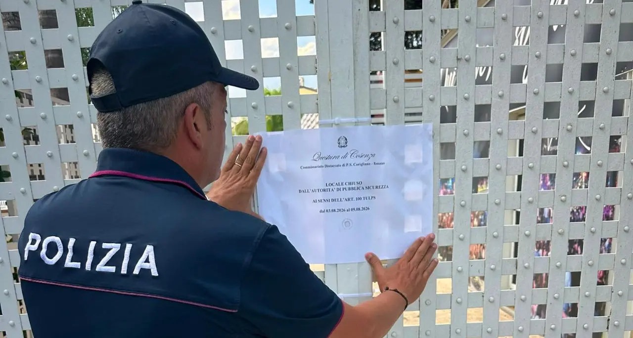 Corigliano Rossano, rissa tra giovani nel parcheggio di una discoteca: sospesa la licenza del locale\n