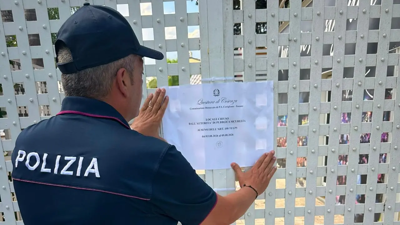 Corigliano Rossano, rissa tra giovani nel parcheggio di una discoteca: sospesa la licenza del locale\n
