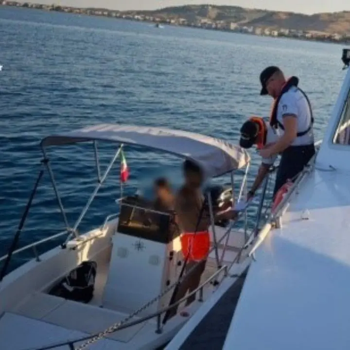 Guardia Costiera, controlli da Crucoli a Sellia Marina: 21 sanzioni per oltre seimila euro\n