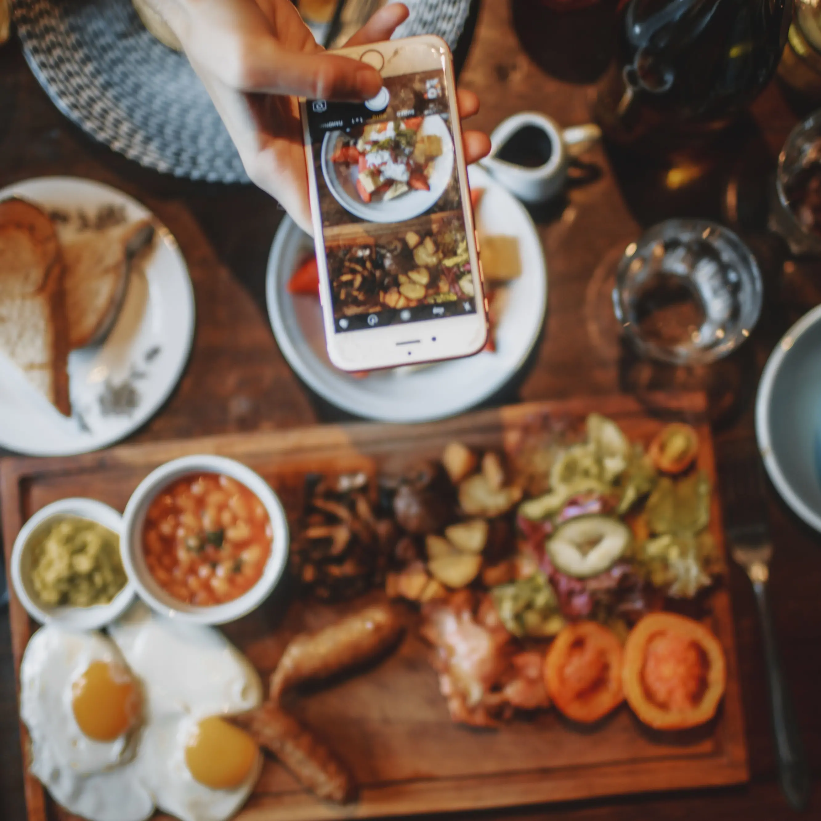 Il rumore del cibo, dalla tavola allo schermo: così la\u00A0cultura gastronomica è morta strangolata dagli algoritmi\n