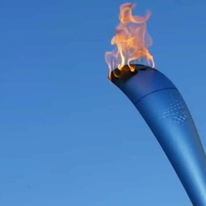 La torcia Olimpica torna a Catanzaro, e per sempre. L’omaggio della Fondazione Milano Cortina 2026 alla città per il contributo dato al viaggio della Fiamma