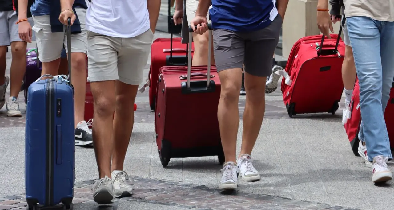 Calabria, la fuga è inarrestabile: Crotone prima in Italia per chi parte, Vibo per chi emigra all’estero\n