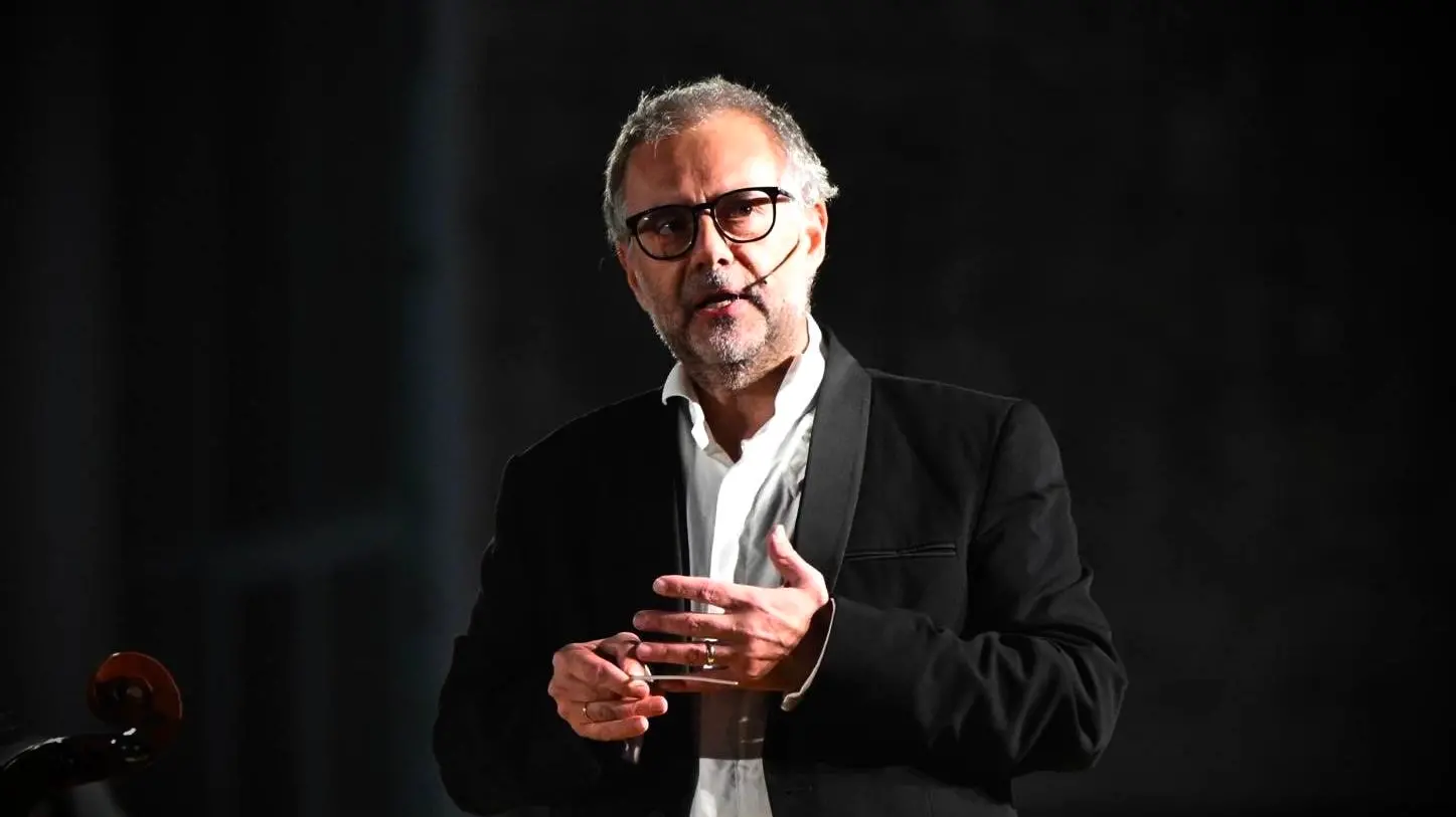 <p>Musica e intelligenza artificiale, il maestro Perri: «La macchina può produrre suono, ma<span style=\"color:hsl(0, 75%, 60%);\"> l’emozione resta umana</span>»</p>