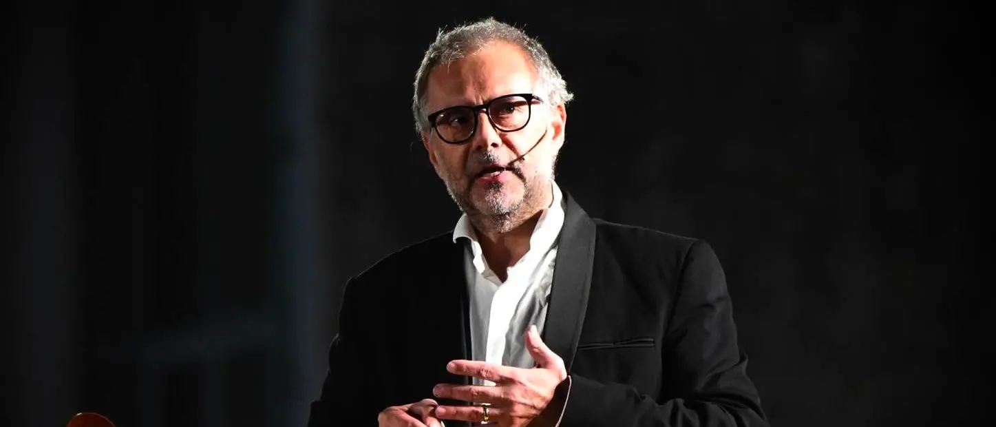 Musica e intelligenza artificiale, il maestro Perri: «La macchina può produrre suono, ma l’emozione resta umana»\n