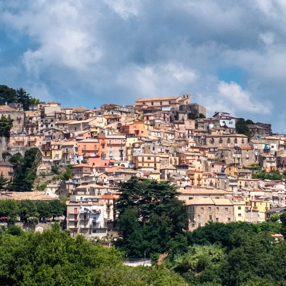 Bacchanalia torna a Tiriolo: la XII edizione sceglie la Restanza come filo conduttore di un festival che guarda al futuro\n