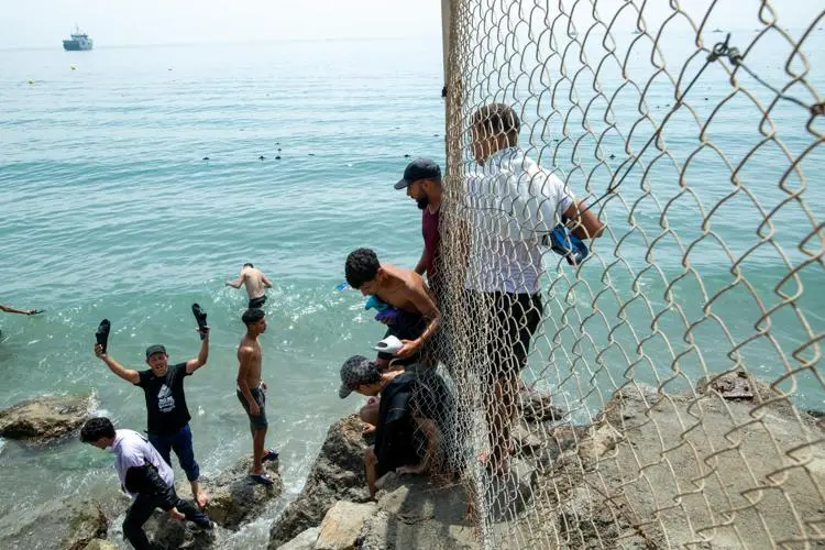 Strage in mare nel giorno della riunione dei ministri Ue su Ceuta: 17 migranti morti nella traversata verso le Baleari\n