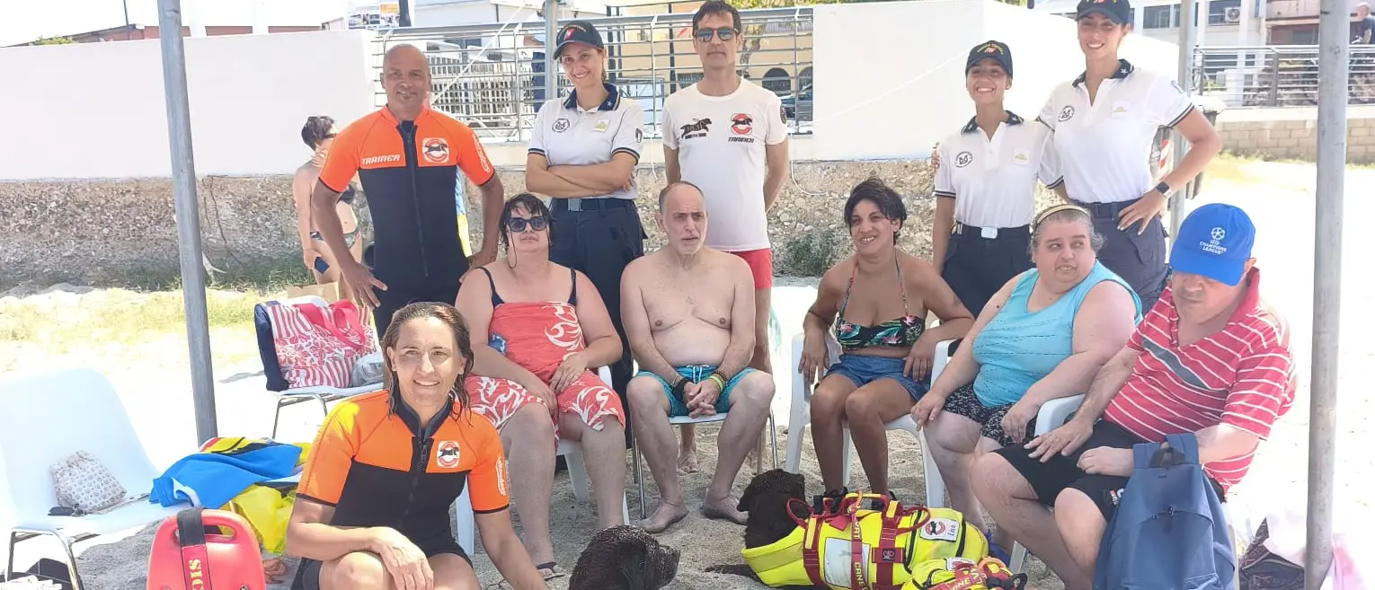 Oltre le barriere, nel blu dello Stretto: a Villa San Giovanni il mare è di tutti\n
