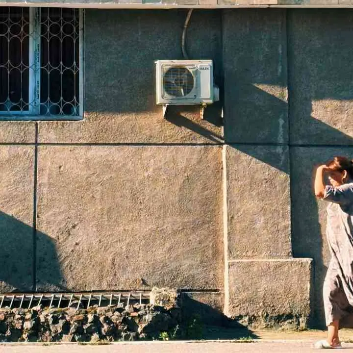 Città roventi, Legambiente lancia l'allarme: asfalto fino a 63 gradi e periferie sempre più vulnerabili\n