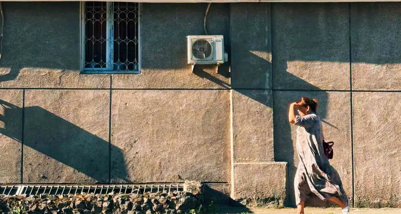 Città roventi, Legambiente lancia l'allarme: asfalto fino a 63 gradi e periferie sempre più vulnerabili\n