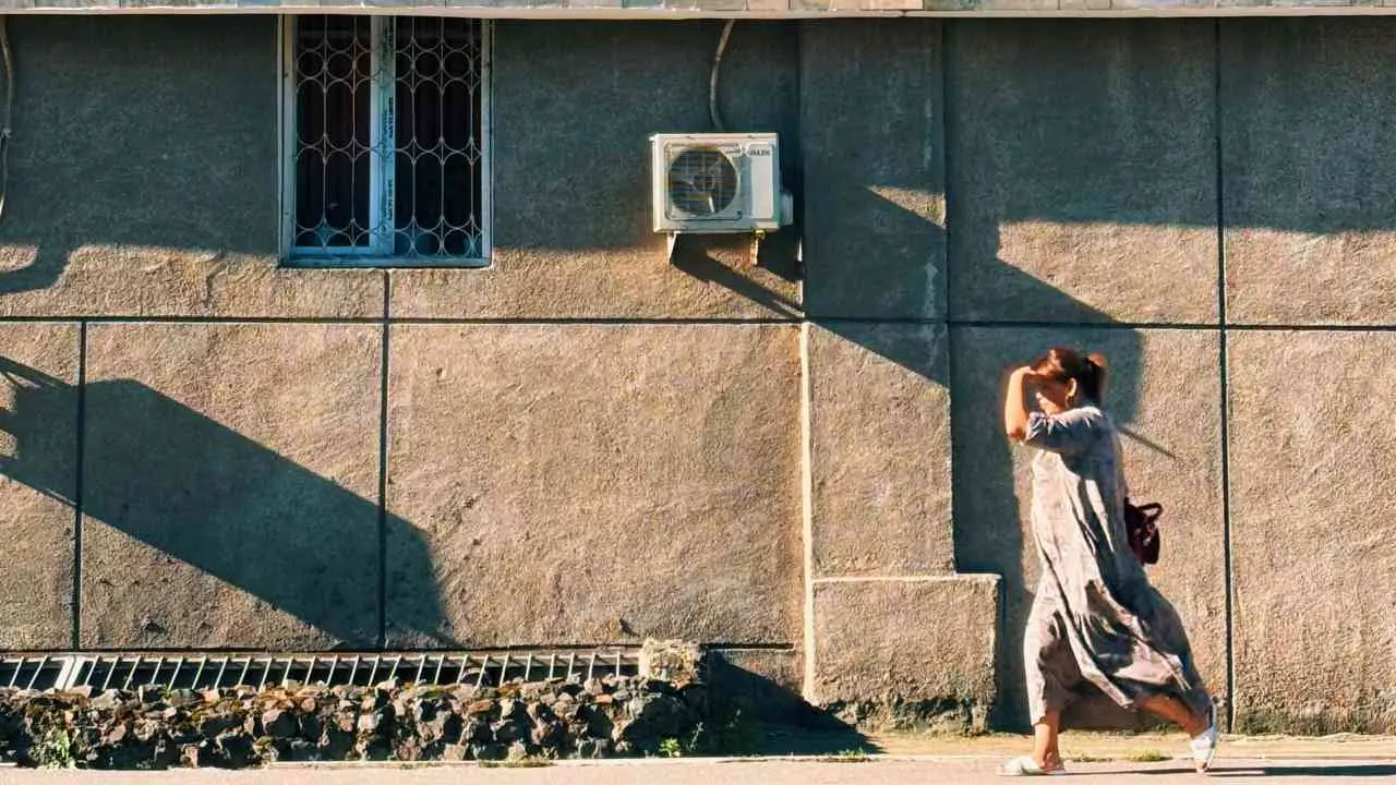 <p>Città roventi, Legambiente lancia l'allarme: asfalto fino a 63 gradi e periferie sempre più vulnerabili</p>