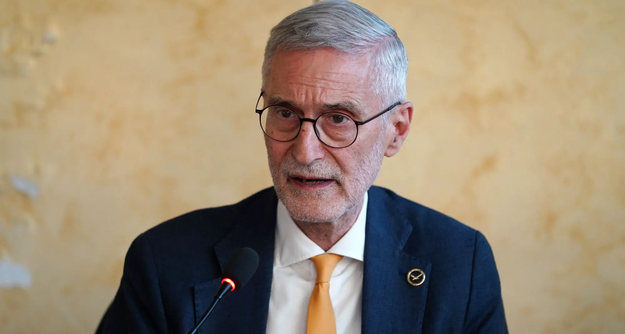 Vietare la plastica monouso negli uffici della Regione Calabria, la proposta di legge di Laghi: «Dia il buon esempio»\n