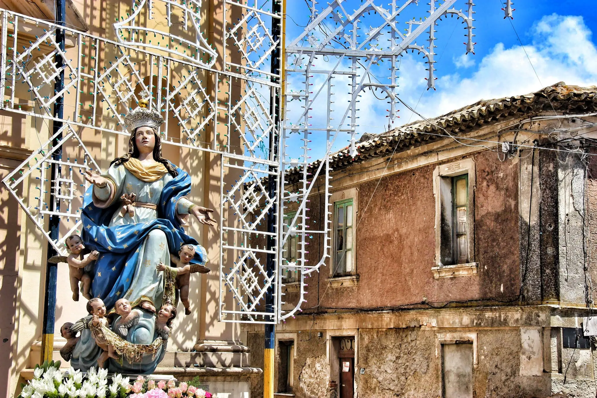 Potenzoni si prepara alla festa della Madonna Assunta: fede, tradizione e spettacoli per il Ferragosto del paese dell'Infiorata
