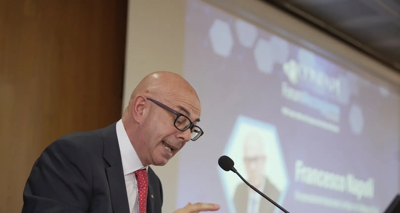 Commercio, Napoli (Cnel): «I dati confermano la resilienza delle imprese. Ora servono competitività e sostegno ai consumi»\n