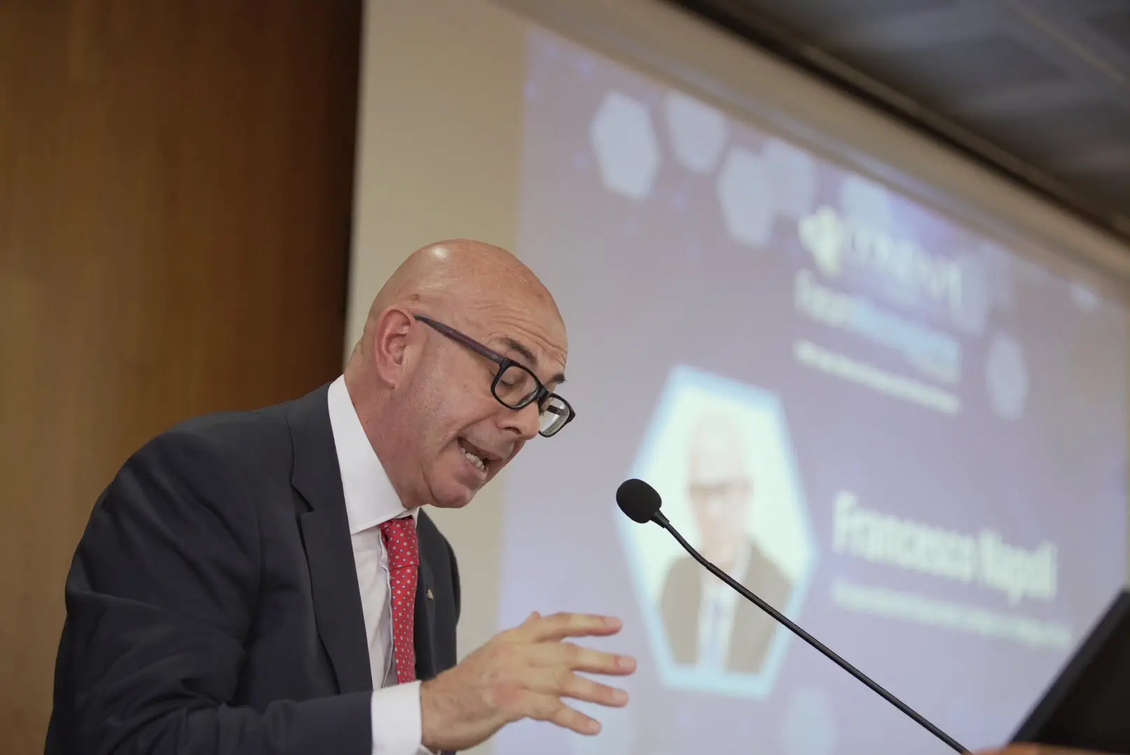 Commercio, Napoli (Cnel): «I dati confermano la resilienza delle imprese. Ora servono competitività e sostegno ai consumi»\n