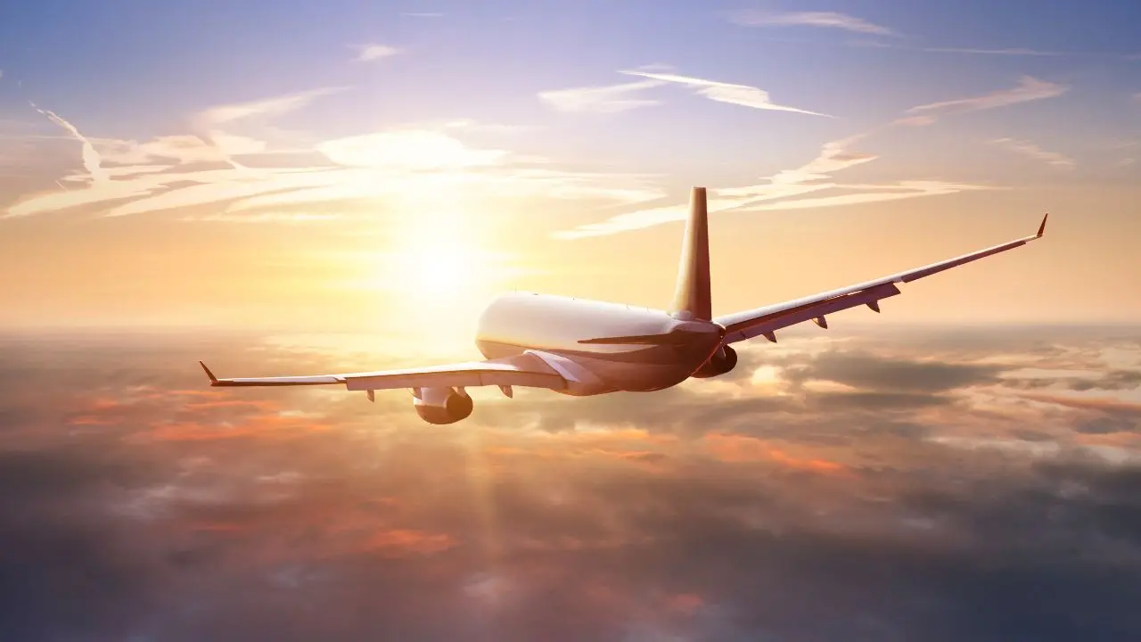 La Calabria vola sempre più lontano: a luglio boom di passeggeri internazionali, +33,8% negli aeroporti\n